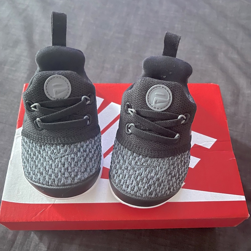 Nike toddler size 4c prestos